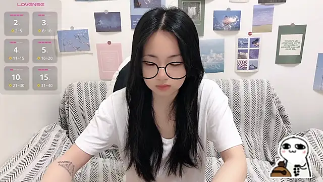 Snapshot of LiLiYbaby chatting on April 29, 6:39 am LiLiYbaby online show from April 29, 6:39 am