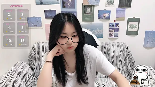 Snapshot of LiLiYbaby chatting on June 9, 6:58 am LiLiYbaby online show from June 9, 6:58 am