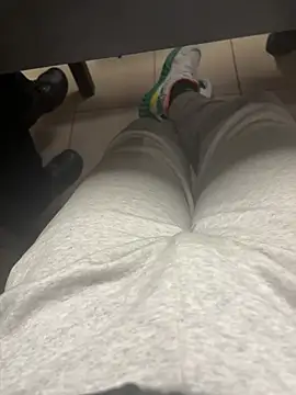 Snapshot of daubine46 chatting on April 12, 8:19 am daubine46 online show from April 12, 8:19 am