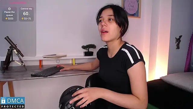 Snapshot of floriamANDjazmin chatting on February 7, 11:23 am floriamANDjazmin online show from February 7, 11:23 am