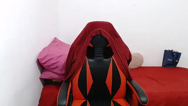 madelyn30 online show from November 24, 8:30 pm