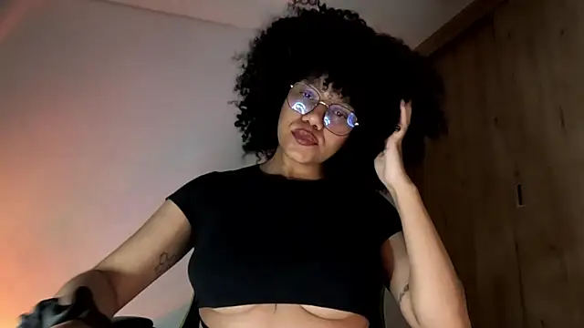 Snapshot of Ale_xandra chatting on June 27, 1:21 am Ale xandra online show from June 27, 1:21 am