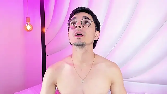 Snapshot of Hugo_Coopers chatting on February 19, 7:17 am Hugo Coopers online show from February 19, 7:17 am