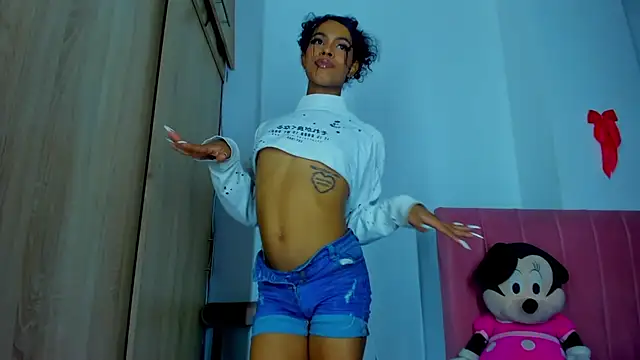 bloom444 online show from December 17, 10:01 am