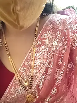 Snapshot of yourtamilcouple chatting on January 9, 11:14 am yourtamilcouple online show from January 9, 11:14 am