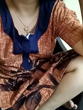 Snapshot of yourtamilcouple chatting on January 28, 11:17 am yourtamilcouple online show from January 28, 11:17 am