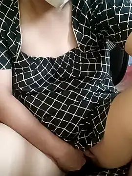 Snapshot of yourtamilcouple chatting on February 4, 1:48 pm yourtamilcouple online show from February 4, 1:48 pm