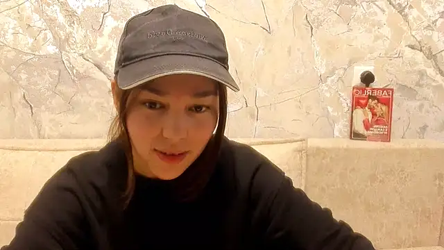 Snapshot of LunaXmii chatting on April 23, 12:23 am LunaXmii online show from April 23, 12:23 am