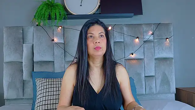 JaylaScott   online show from April 4, 11:40 am