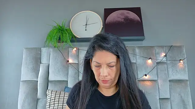 JaylaScott   online show from April 7, 11:43 am