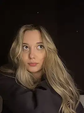 Snapshot of Alisa_Rise chatting on February 13, 2:01 am Alisa Rise online show from February 13, 2:01 am