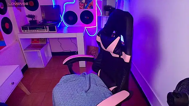 hannaa jhoonson online show from March 8, 4:23 am