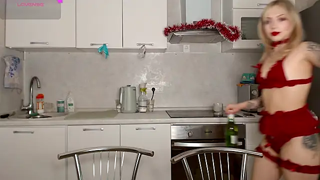 Red  Candy online show from December 31, 1:52 pm