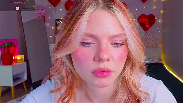 Red  Candy online show from March 27, 3:01 pm