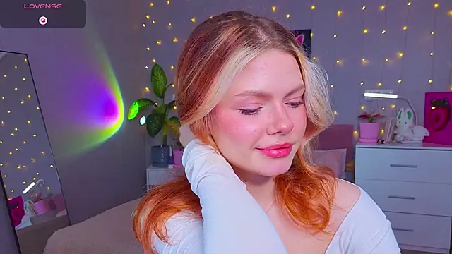 Red  Candy online show from April 12, 11:04 am