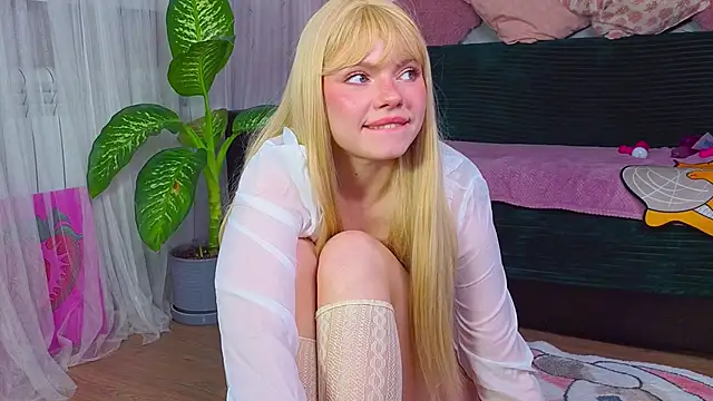 Red  Candy online show from April 22, 1:34 pm