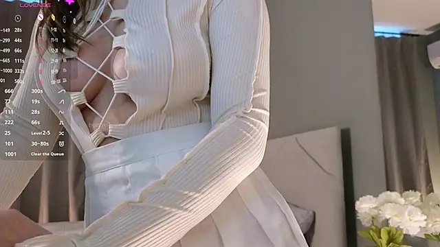 bonnyfloweer online show from December 6, 4:47 am