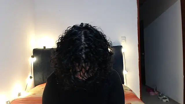 Snapshot of Bitsy_Messy chatting on June 15, 11:18 pm Bitsy Messy online show from June 15, 11:18 pm