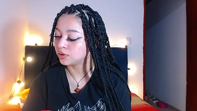 Snapshot of Bitsy_Messy chatting on July 3, 11:22 pm Bitsy Messy online show from July 3, 11:22 pm