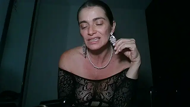 Snapshot of Liloo8923 chatting on December 6, 12:45 am Liloo8923 online show from December 6, 12:45 am