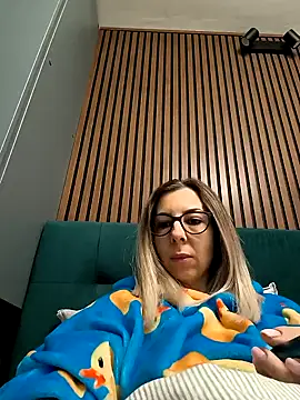 Snapshot of SukyGirl chatting on January 17, 12:31 pm SukyGirl online show from January 17, 12:31 pm