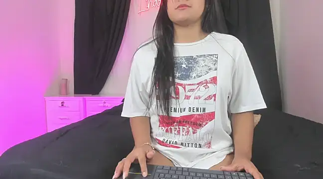 lindacastro02 online show from March 14, 12:32 am