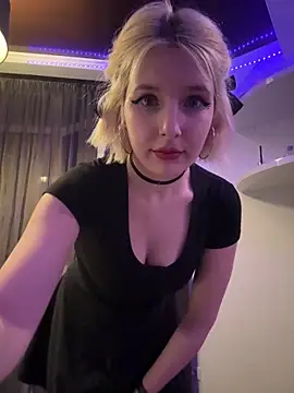 XMelissaX online show from March 7, 8:39 pm