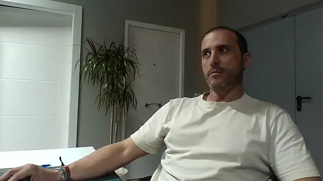 Lucas   81 online show from April 8, 6:52 pm