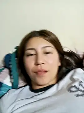 Snapshot of Sara_Brownx chatting on April 28, 4:28 am Sara Brownx online show from April 28, 4:28 am