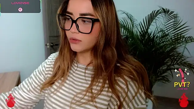 Snapshot of Lucia_star__ chatting on April 21, 10:34 pm Lucia star online show from April 21, 10:34 pm