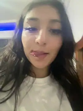 Snapshot of julyana_ chatting on December 11, 3:35 am julyana online show from December 11, 3:35 am