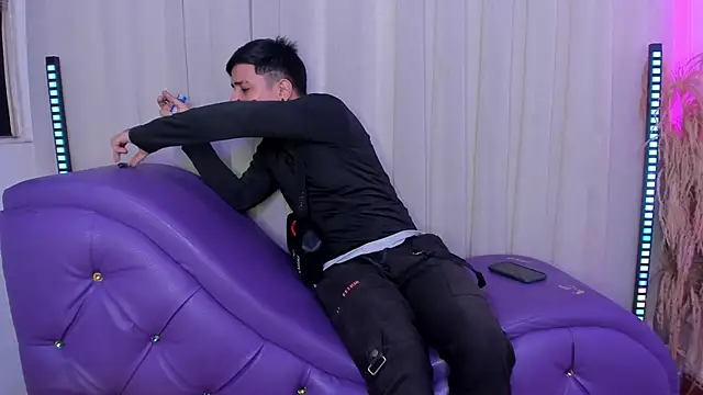 Yourslust  online show from February 13, 12:34 pm