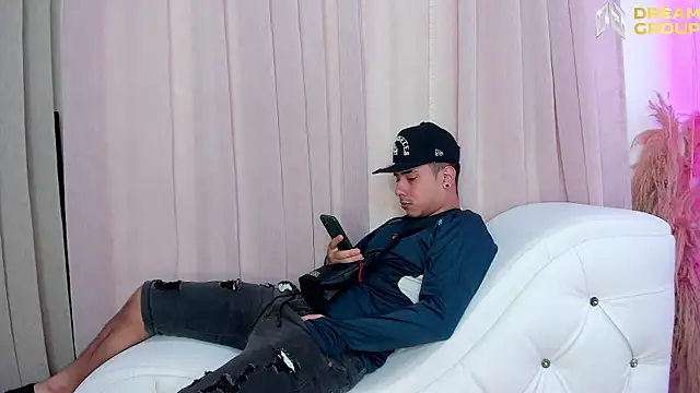 Yourslust  online show from April 7, 2:28 pm