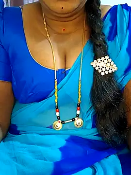 Snapshot of Indiandolly23 chatting on March 27, 7:03 am Indiandolly23 online show from March 27, 7:03 am