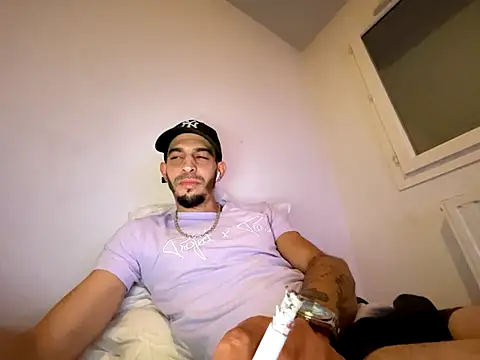 Rebeu313 online show from December 15, 4:55 pm