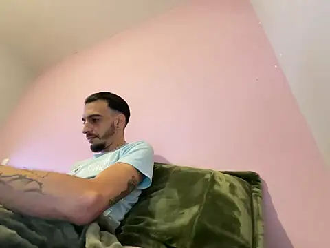 Rebeu313 online show from March 18, 11:19 pm