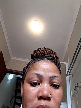 Snapshot of curvybigassqueen chatting on March 3, 11:16 am curvybigassqueen online show from March 3, 11:16 am