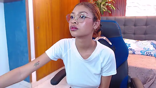 Perla prg online show from March 20, 4:31 pm