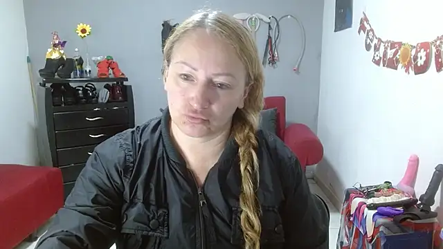 emperabigbootybigass online show from March 18, 12:14 pm