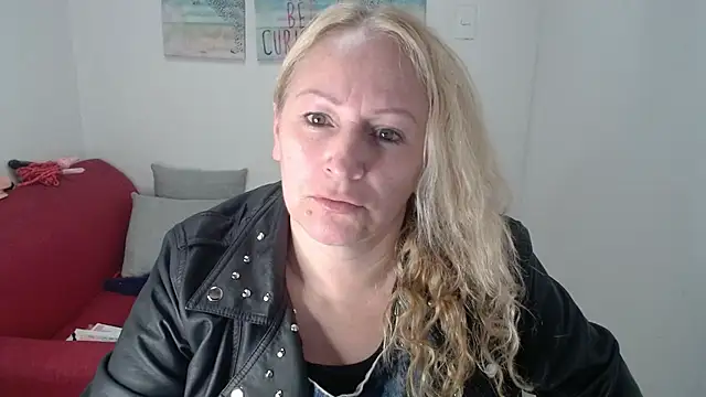 emperabigbootybigass online show from April 20, 1:03 pm