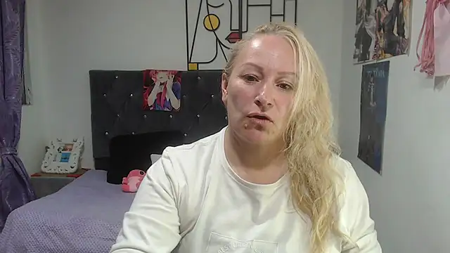 Snapshot of emperabigbootybigass chatting on June 27, 12:37 am emperabigbootybigass online show from June 27, 12:37 am
