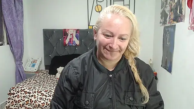 Snapshot of emperabigbootybigass chatting on July 16, 12:33 pm emperabigbootybigass online show from July 16, 12:33 pm