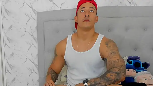 luigiferrara online show from November 23, 5:46 pm