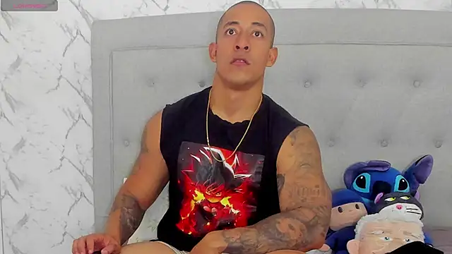 luigiferrara online show from April 8, 7:58 pm