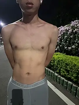 Snapshot of Benson18y chatting on May 27, 7:00 pm Benson18y online show from May 27, 7:00 pm