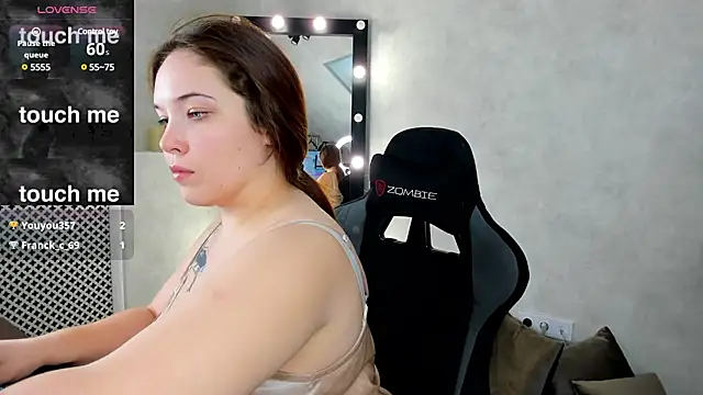 Snapshot of Aliisson_Edwards chatting on February 4, 3:33 am Aliisson Edwards online show from February 4, 3:33 am