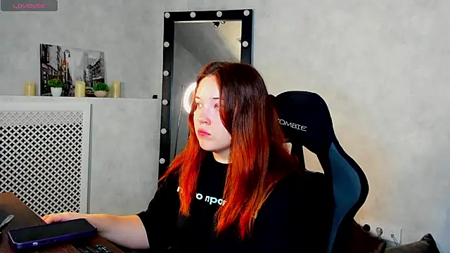 Snapshot of Aliisson_Edwards chatting on February 6, 12:00 am Aliisson Edwards online show from February 6, 12:00 am