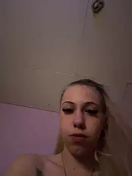 Snapshot of Katherinabby33 chatting on March 4, 4:57 pm Katherinabby33 online show from March 4, 4:57 pm
