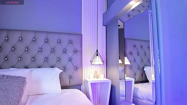 VioletthaRous online show from April 4, 10:40 pm