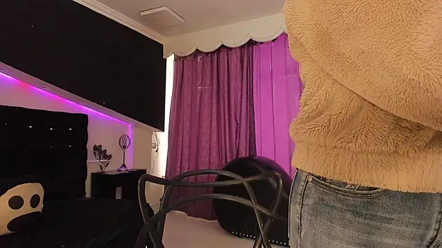 Coral Gibson online show from March 20, 12:21 pm